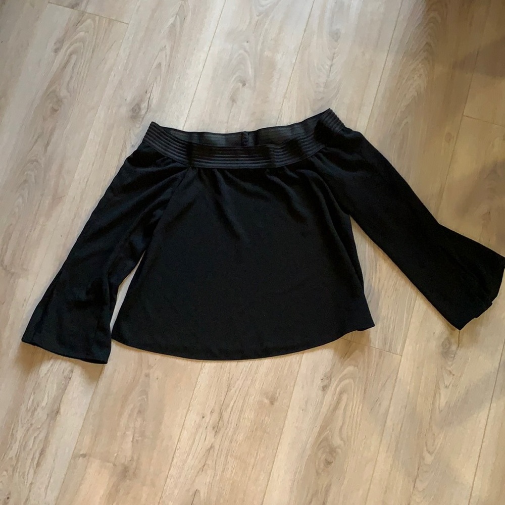 Zara Women NWOT Off Shoulder Top US M